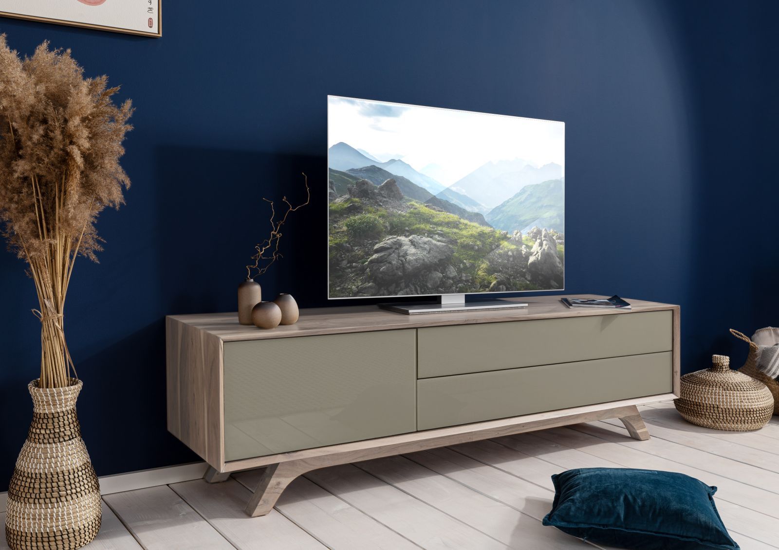 43746 1 tromso 005 mobile tv in legno.jpg