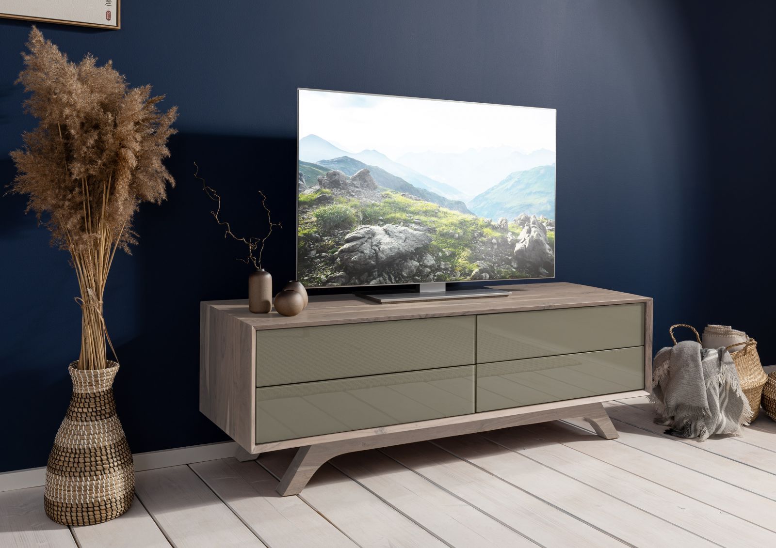 43747 1 tromso 006 mobile tv in legno.jpg